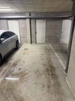 Garážové parkovacie miesto s pivnicou