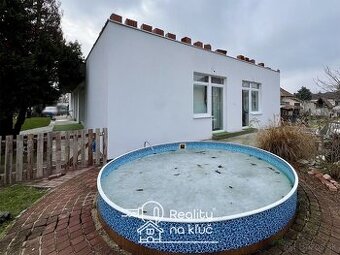Na prenájom novostavba 3-izbový rodinný dom s bazénom a záhr