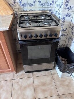 Kombinovany sporak Indesit