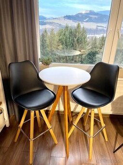 Barove stolicky so stolíkom