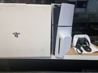 PS5 slim s mechanikou a hrou