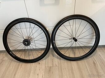 Dt Swiss PRC 1400 karbonove kolesa + kazeta sram red 1190
