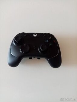 Xbox ovládač Razer čierny drôtovy