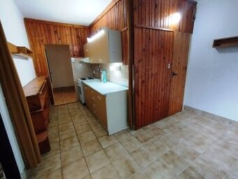 Predám veľký 2 izbový byt v meste Tlmače-Lipník, Levice
