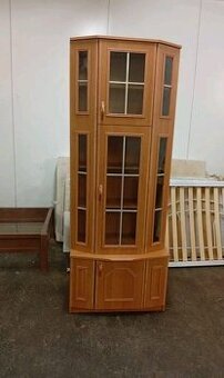 Vitrína, rozkladací stôl Halabala, okrúhly stôl