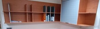 Závesná nástenná rohová skriňa, pevná a kvalitná - na stenu