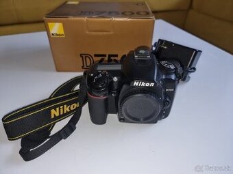 Nikon D7500