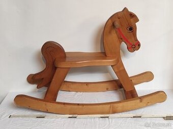 Hojdací koník drevený