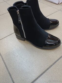 Predam kotnikove cizmy vel 40