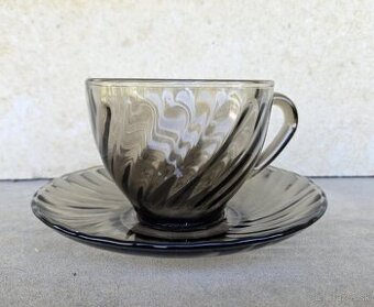 Vintage šálky s podšálkami Arcoroc France (10+10=10 párov)