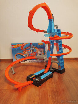 Hot wheels autodráha Turbo Boost GJM76 + garáž