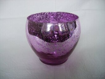Sklenený fialový svietnik