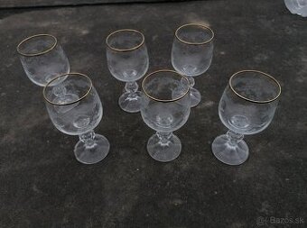 Predám sklenené poháre na víno