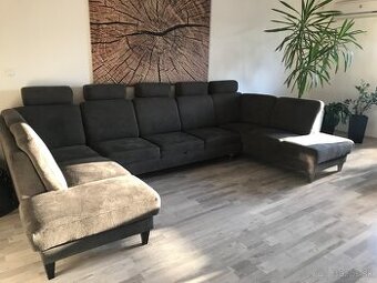 Velka uckova sedacka s opierkami hlav-rozkladacia, tmavosiva