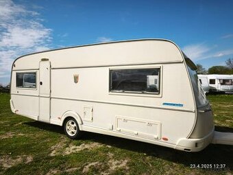 Tabbert 560 - podélné postele, TOP karavan