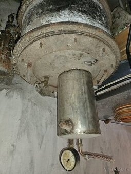 Destilovaci pristroj
