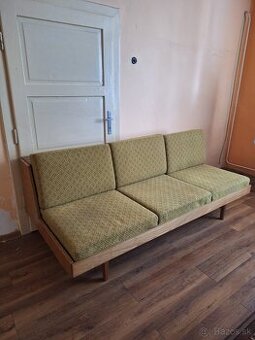 Retro starý rozkladací gauč, sedačka na renováciu - 1
