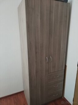 Šatníková skriňa