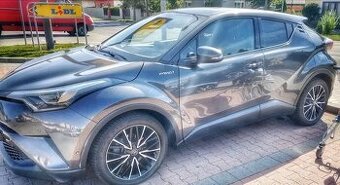 Toyota C-HR 1.8 hybrid, automat