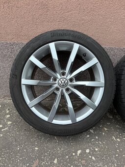 VW R-Line Monterey R18