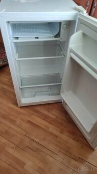 Predám chladničku s mrazničkou – ideálna na chatu/chalupu