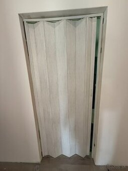 Predam posuvné dvere používame 6mesiacov