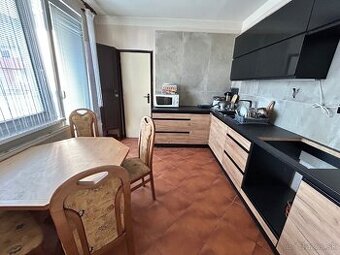 Predám veľkometrážny 3izbový byt s balkónom