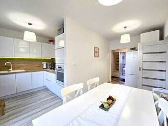 Krásny tehlový 3 izbový, 2 balkóny - Kubrá (Pred poľom) - RE