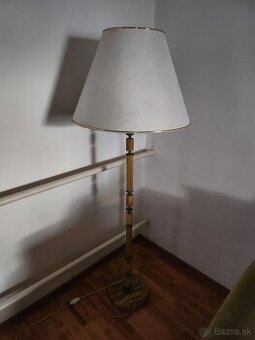 Stojaca lampa
