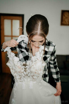 Týlové svadobné šaty