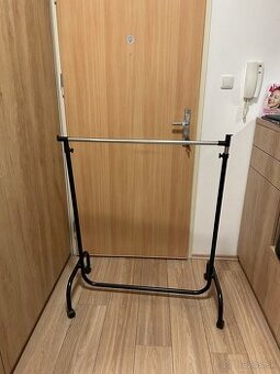 Držiak na vešiaky - 1