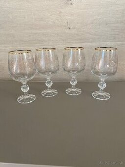 Predám poháre na víno-3 dcl
