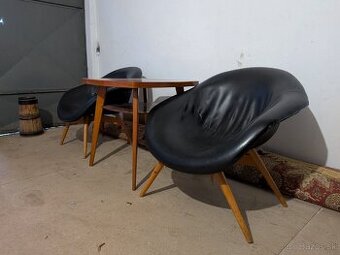 Predám retro skrupinove kresla so stolikom