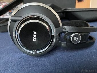 AKG K872