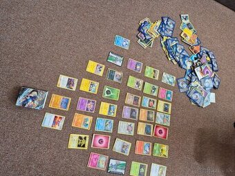 Pokémon karty 275 ks + album