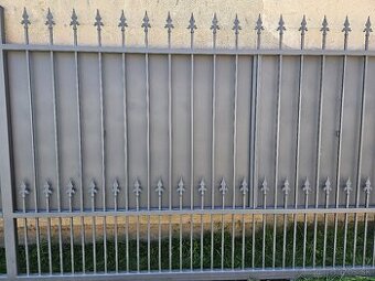 Kovana posuvna brana na kolajnice
