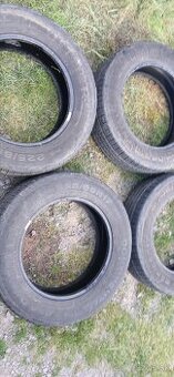 225/65R17 102T