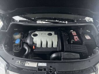 TOURAN 2.0 TDI BMM ,RV 2009 7,MIESTNY - 1
