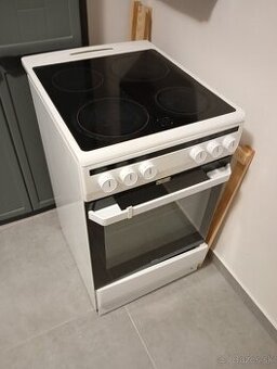 Predám sklokeramicky sporák Amica