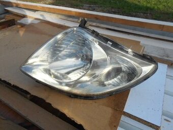 pravé predné svetlo na Suzuki Swift