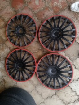 R16 kryty kolies - puklice