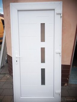 Plastové dvere