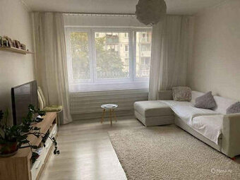 0918197701 -Na predaj 3 izbový byt na 2 poschodí s výťahom z