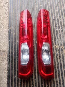 Predam zadne svetla na Opel vivaro,Renault trafic