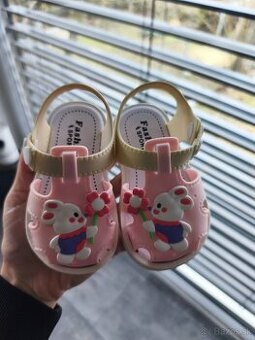 Dievčenské sandále