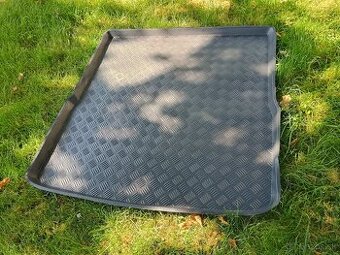 Vaňa plastová do kufra VW Passat 2010-2015