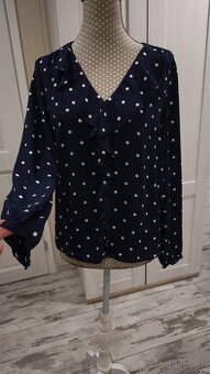 Tmavomodré bodkovaná blúzka