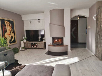 Exkluzívne na predaj RD s bazénom, garážou - 1