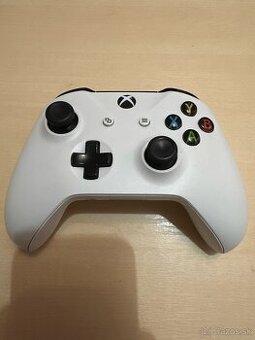 Xbox wireless controller (ovladáč)