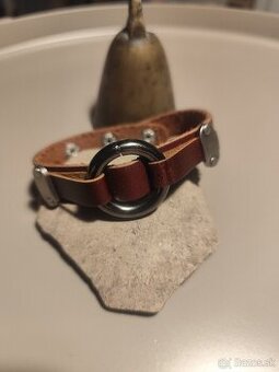 Predám štýlový pánsky koženkovy náramok